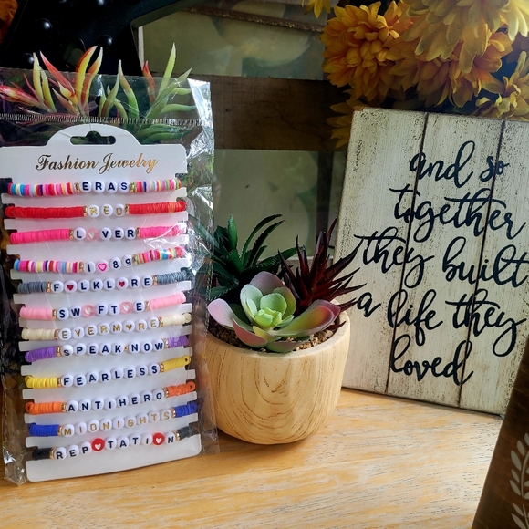 Taylor Swift Inspired Friendship Bracelet Sets - Picture 8 of 9